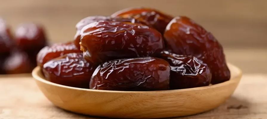 خرما کلوته مشکین با بافت نرم و طعم شیرین طبیعی خرما