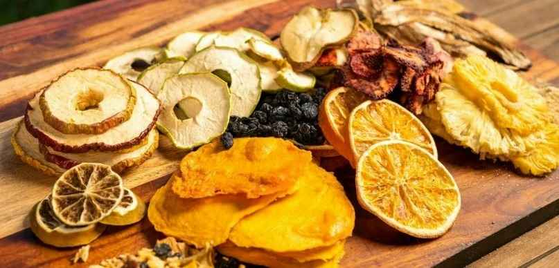 میوه خشک مخلوط با ترکیبی متنوع از میوه‌های منتخب