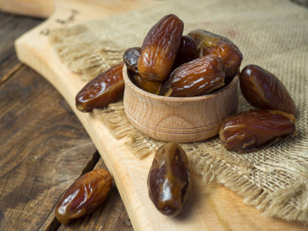 قیمت خرید خرما پیارم مرغوب عمده به صرفه و ارزان