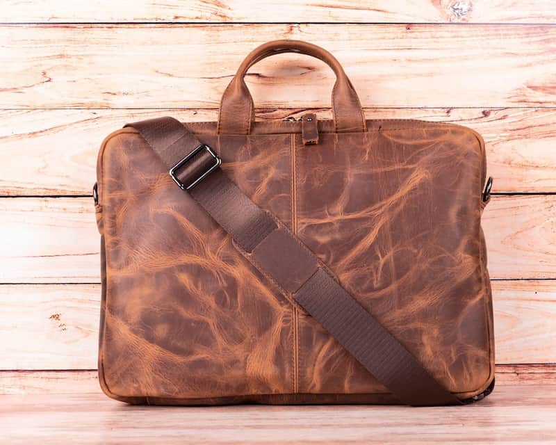 کیف چرم اداری ساده گزینه ای کاربردی برای کار