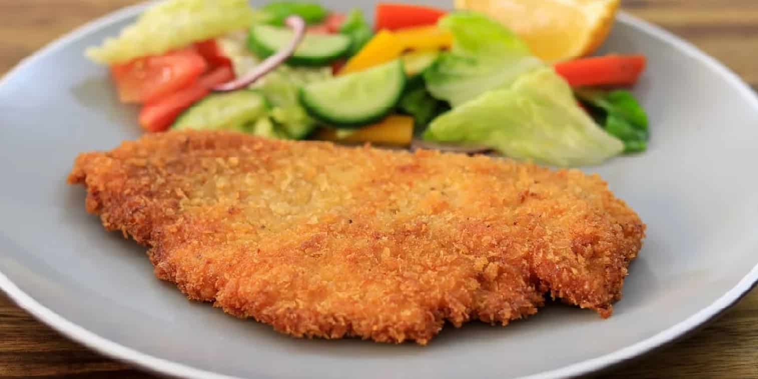 شنیسل مرغ صنعتی تهیه شده با دستگاه مدرن