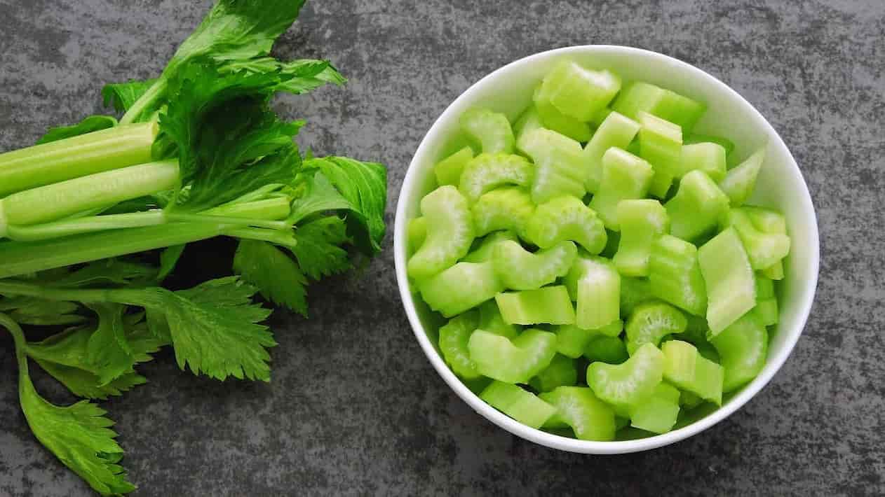 کرفس خرد شده آماده پخت با عطر و طعم طبیعی