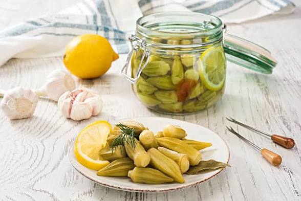 ترشی بامیه خانگی سبز و ترد و خوشمزه