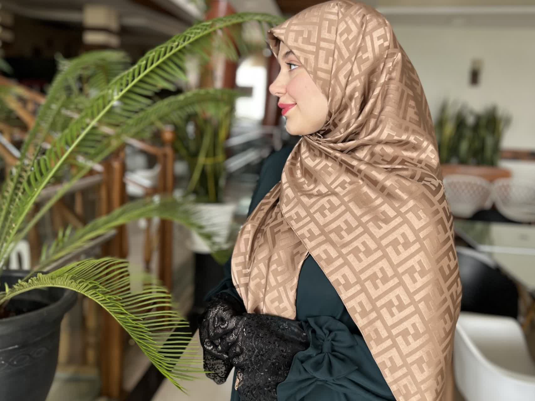 خرید عمده روسری ساتن ژاکارد + شیک، پرفروش و مناسب فروشگاه ها