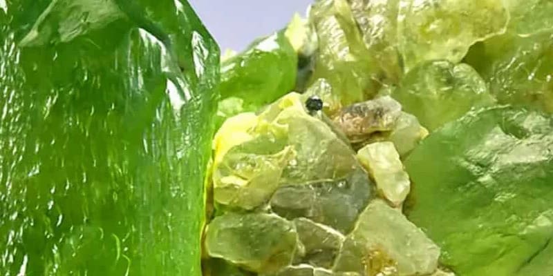 سنگ سیلیس سبز مناسب نگین سازی و مصارف تزئینی