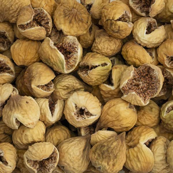 تصویر 2 از انجیر خشک پرک ظاهری متفاوت، طعمی شیرین و بافتی دلپذیر