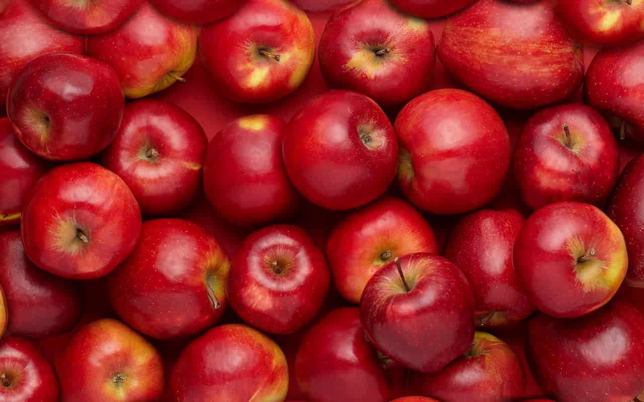 سیب سرخ سمنان با عطر و کیفیت باغی