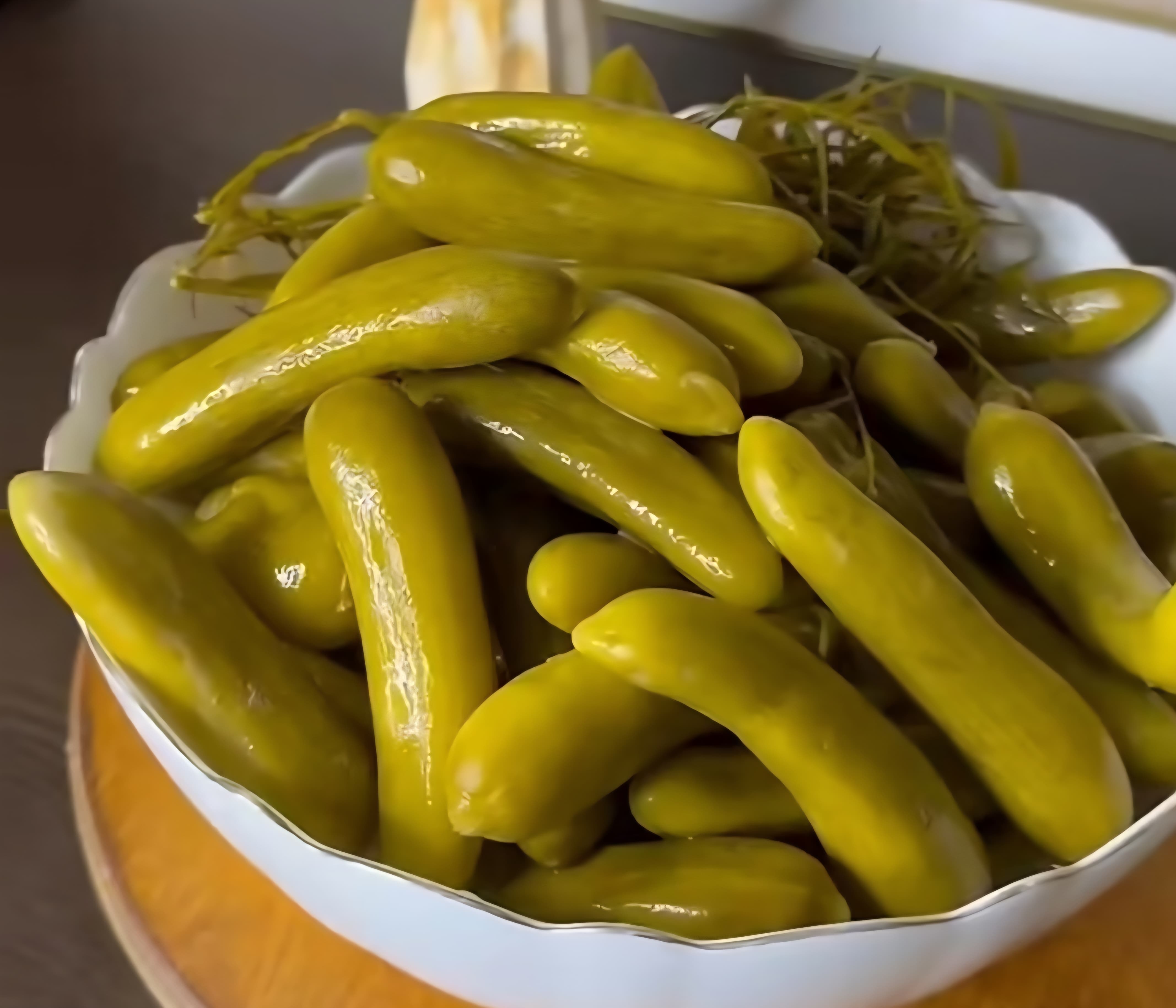 خیارشور نمکی اصل همدان تهیه شده از خیارهای تازه امسالی