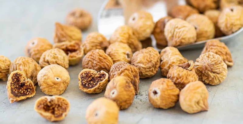 انجیر خشک ریز تمیز و خشک شده به روش آفتابی