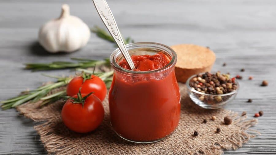 رب گوجه فرنگی شیشه ای غلیظ و خوش رنگ با کیفیت عالی