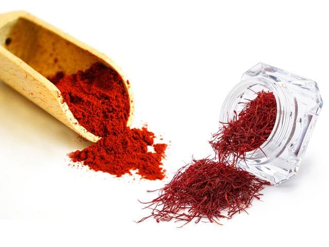 پودر زعفران عمده با رنگ دهی عالی و عطر طبیعی
