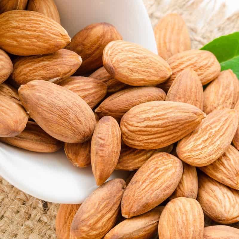 بادام مامایی ایرانی با مغز درشت و طعم دلپذیر
