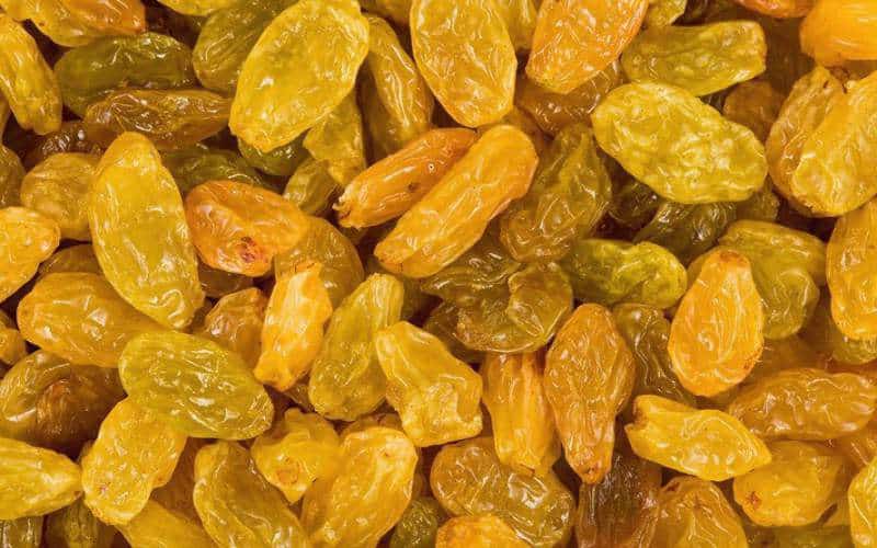 کشمش زرد قلمی با رنگ روشن و طعم شیرین طبیعی