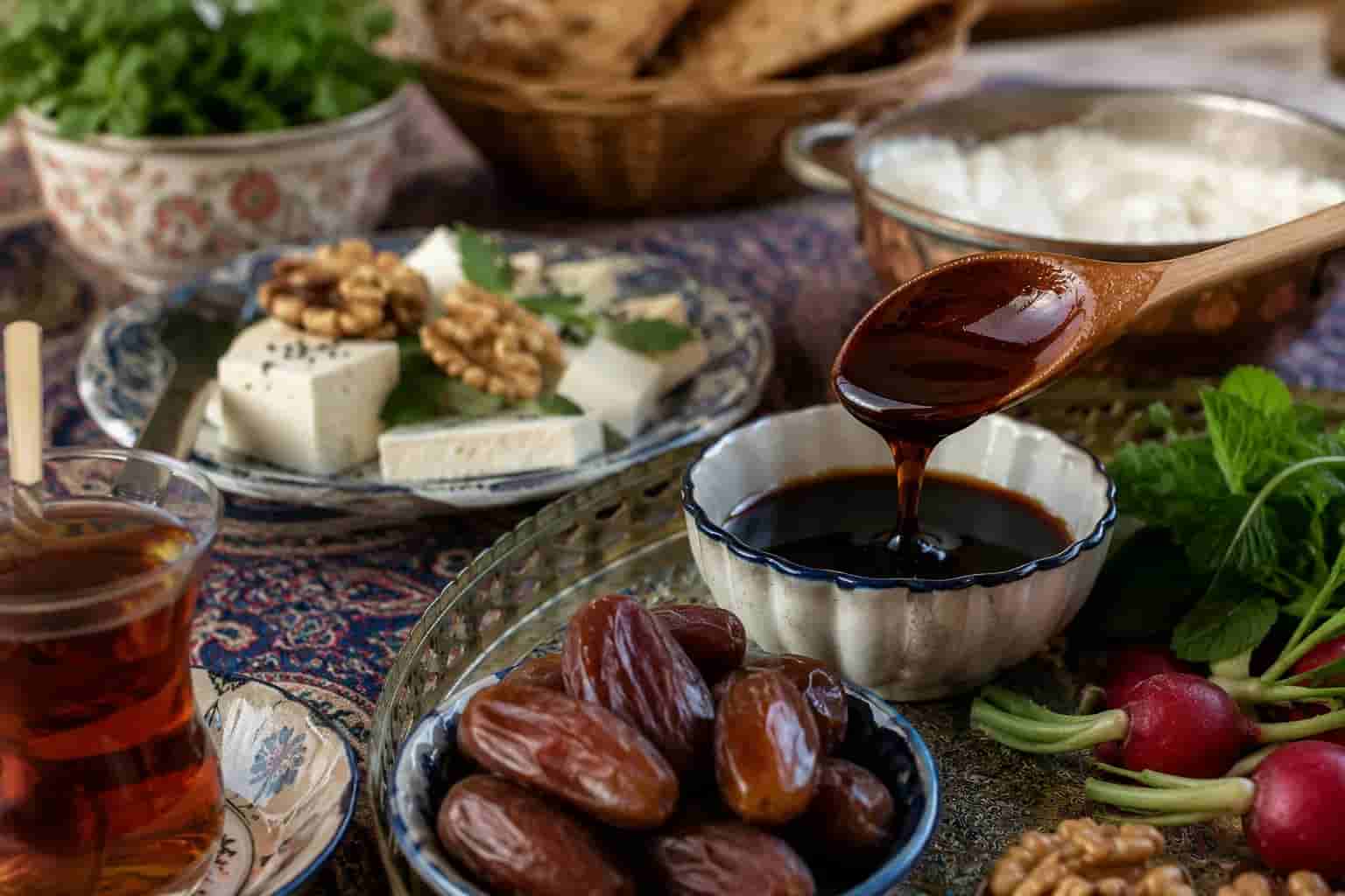 شیره خرما طب سنتی با طعم گرم و دلنشین