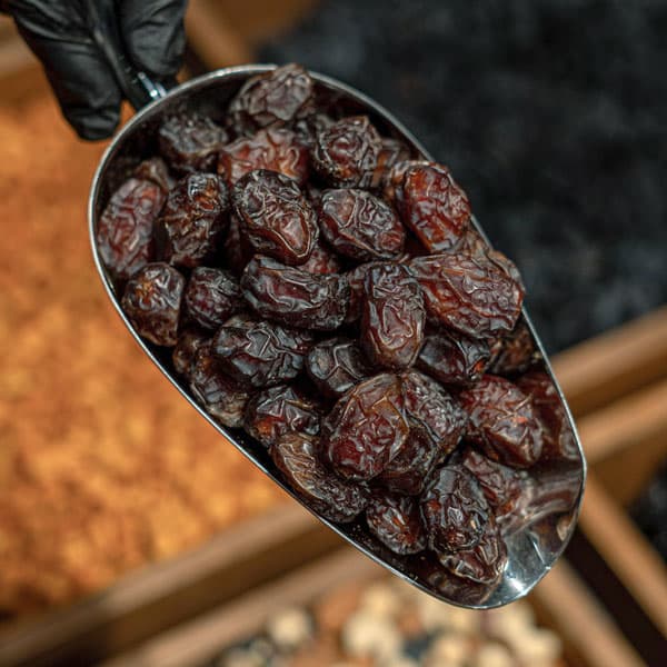 خرما کبکاب ریز خوش خوراک با اندازه مناسب و طعم اصیل