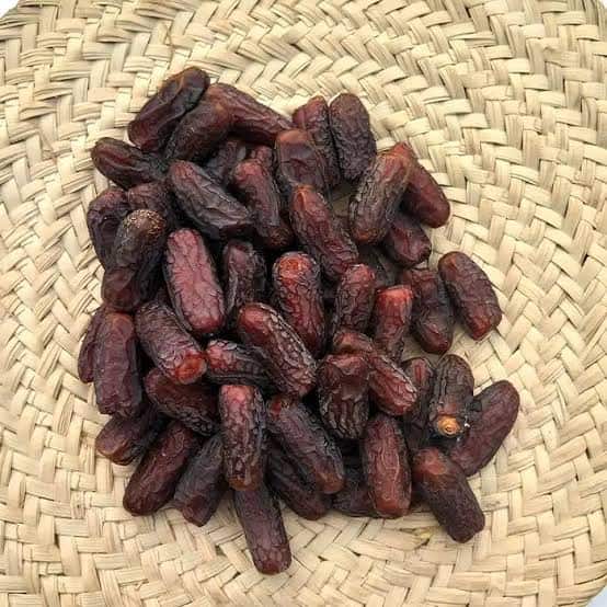 خرما پیارم یک کیلویی شیرین و خوش خوراک