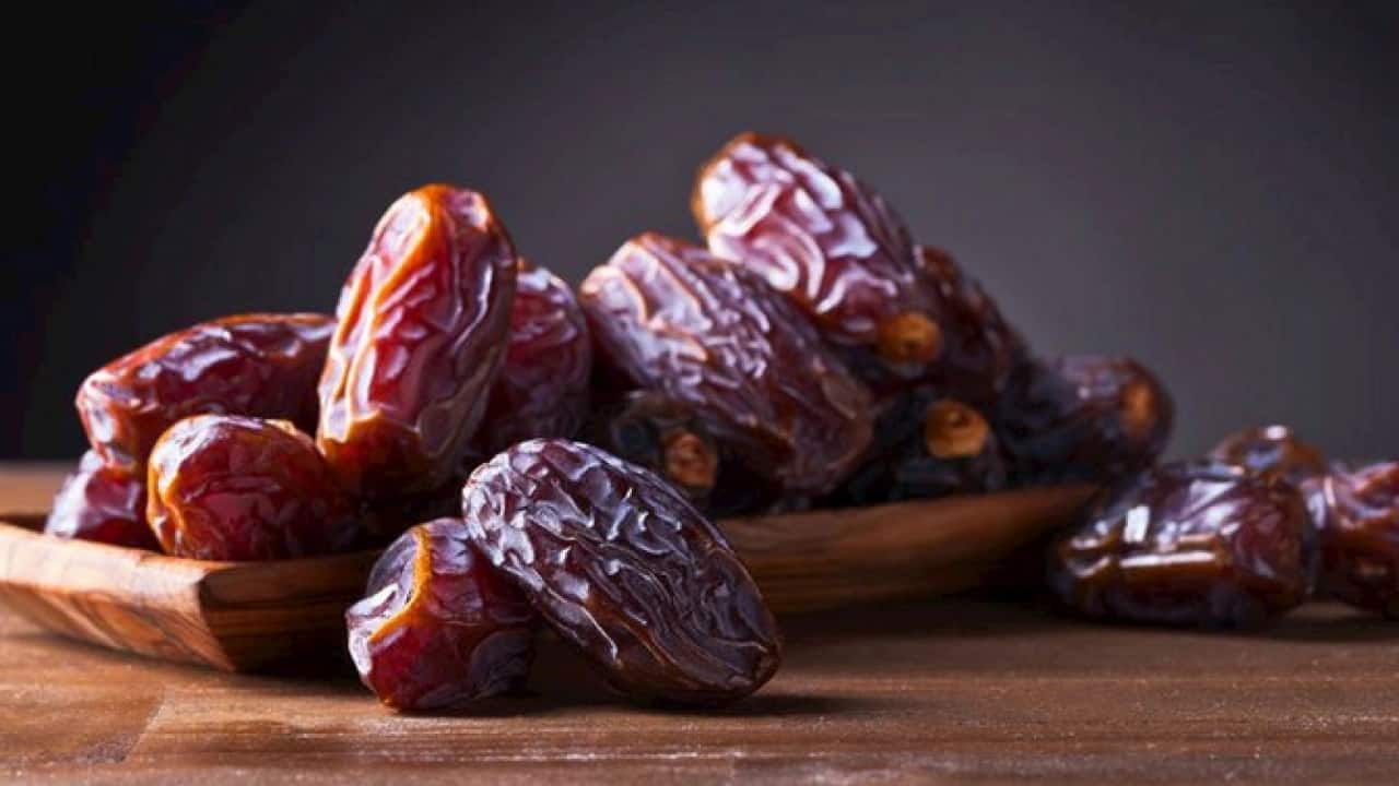 خرما پیارم عسلی مرغوب با بافت نرم و مطلوب